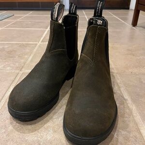 Blundstone Dark Olive Suede 1615 UK Size 7.5, USAM 8.5 USAW 10.5
